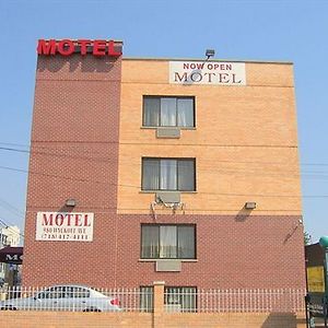 Red Carpet Inn Brooklyn